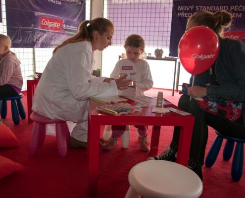 Colgate-2015_Outdoor-promo-Cakovice_14-495x400 Colgate promo akce 2015
