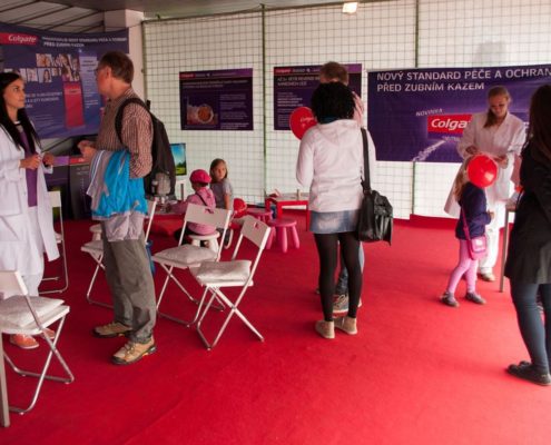 Colgate-2015_Outdoor-promo-Cakovice_16-495x400 Colgate promo akce 2015