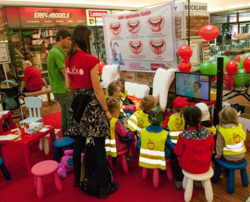Colgate-2016_Den-zdravych-zubu-Hradec-Kralove_05-495x400 Colgate promo akce 2016